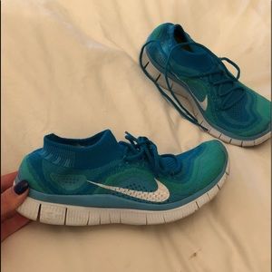 NIKE RUNNING SNEAKERS